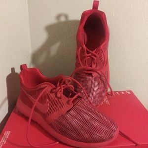 Red Roshe Nike